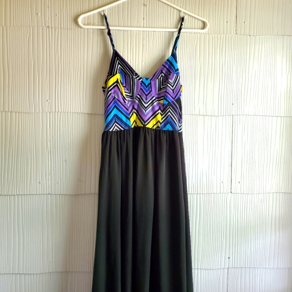 G21 XS Women's Strip Dress. Black flowy bottom.